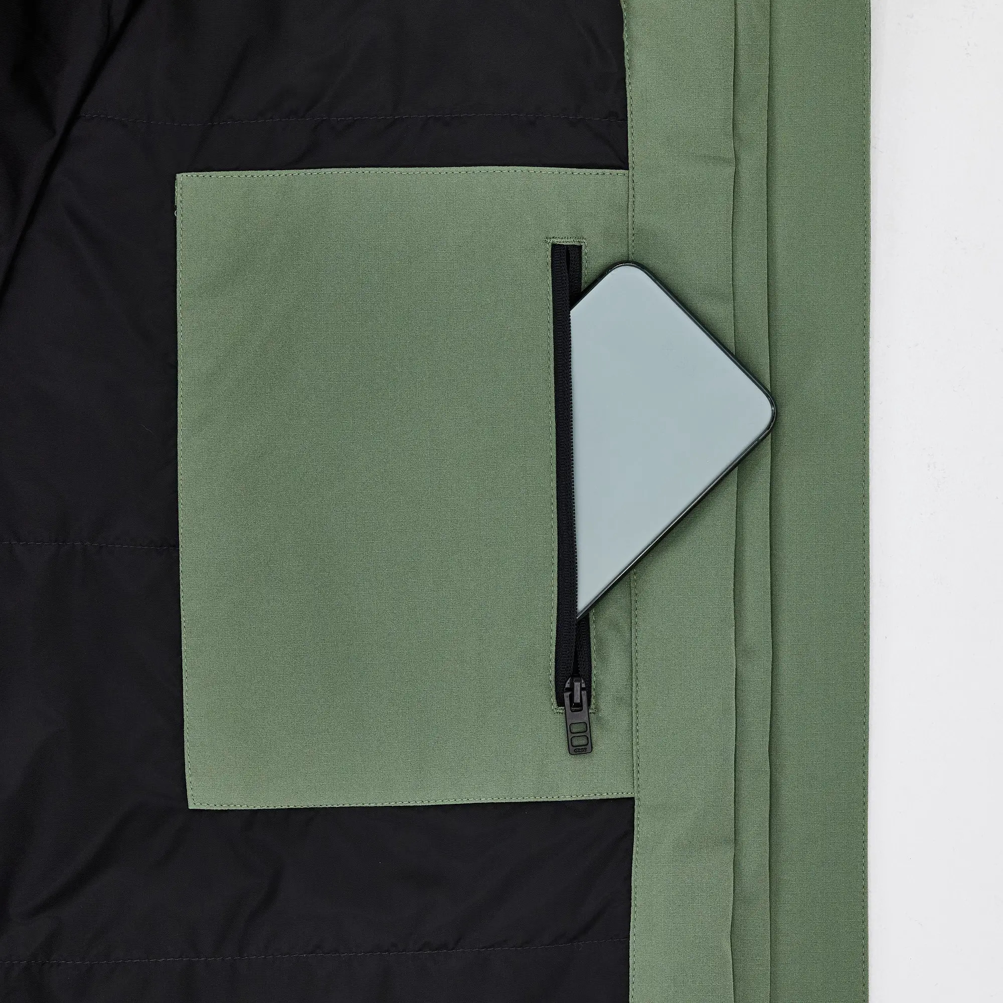 Guarda tu celular en un bolsillo seco y seguro