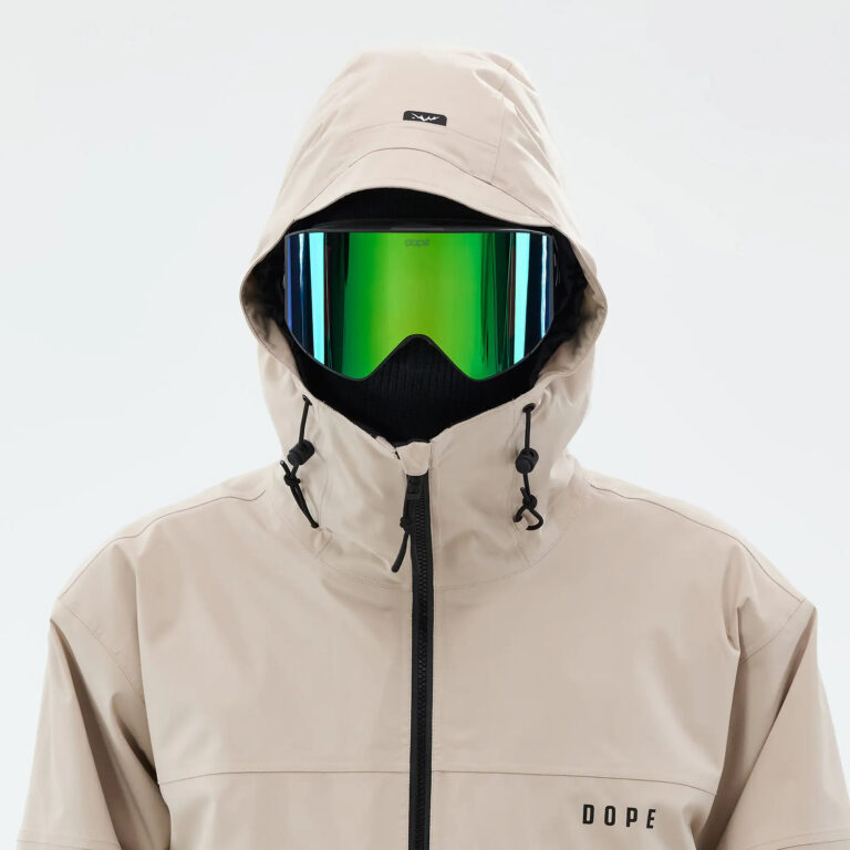 La capucha que te protege de las tormentas de nieve.