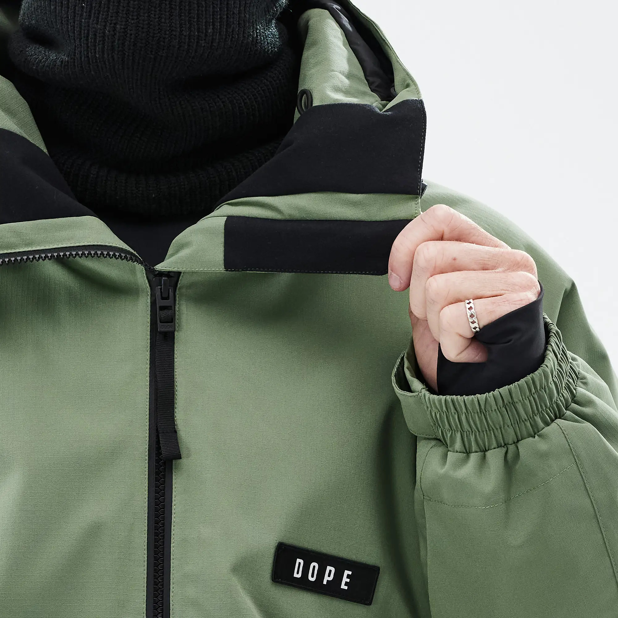 Un cuello de microfibra para estar siempre seco y abrigado.