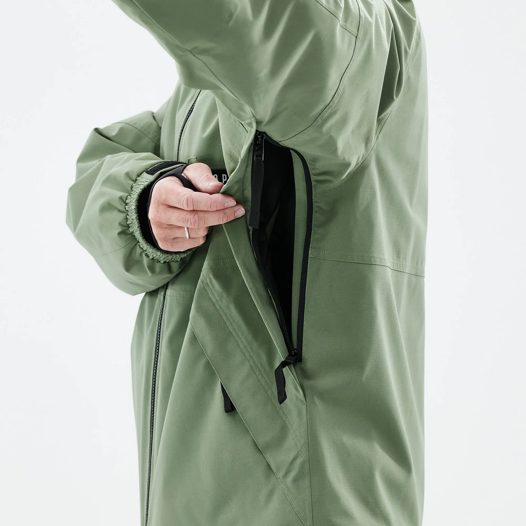 Las aperturas laterales son ideales para regular la temperatura corporal.